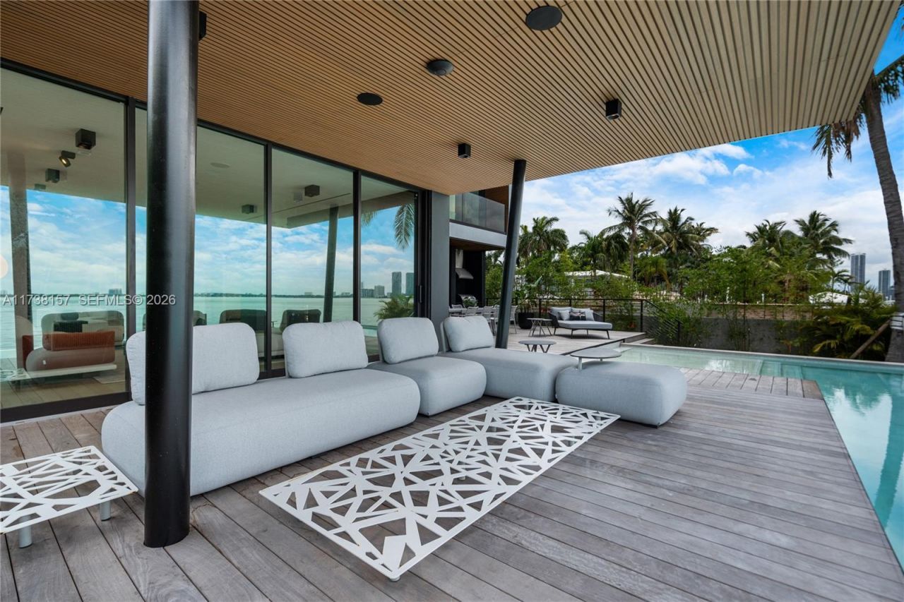 1369 N Venetian Way, Miami, FL 33139 Photo