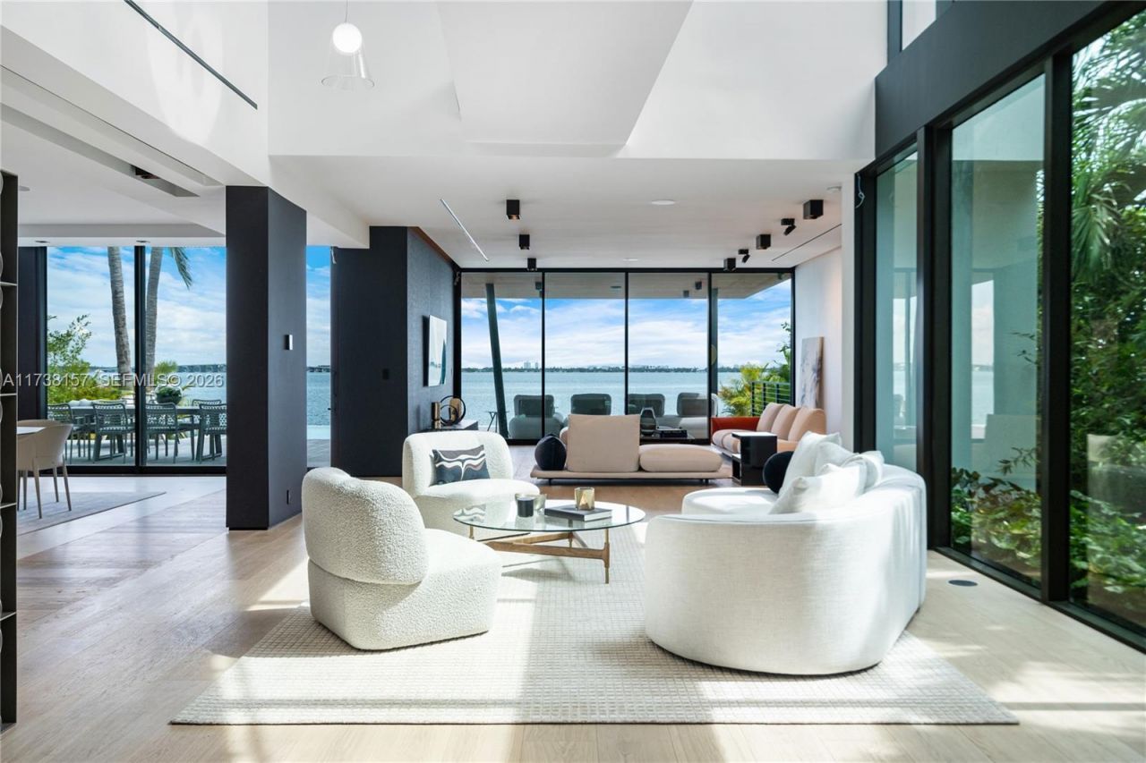 1369 N Venetian Way, Miami, FL 33139 Photo