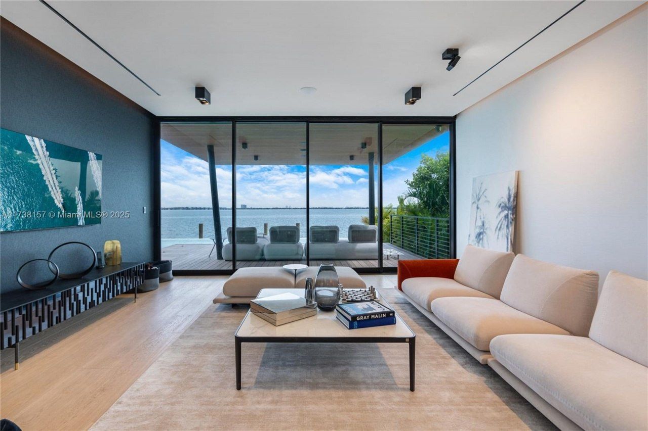 1369 N Venetian Way, Miami, FL 33139 Photo