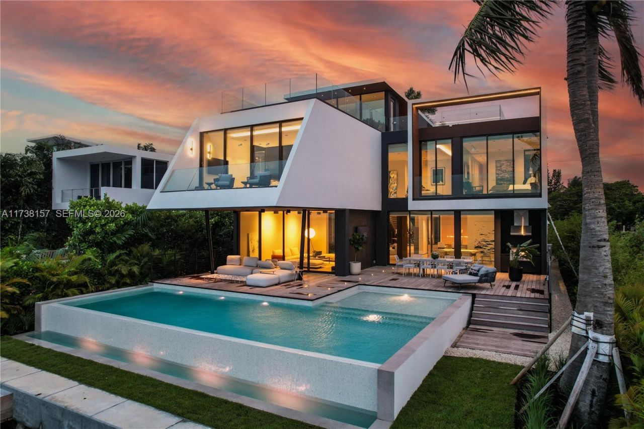 1369 N Venetian Way, Miami, FL 33139 Photo