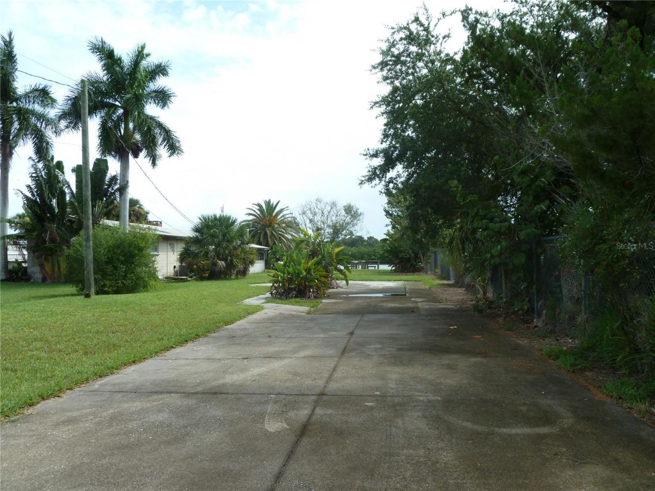 295 E Ariel Road, Oak Hill, FL 32759 Photo