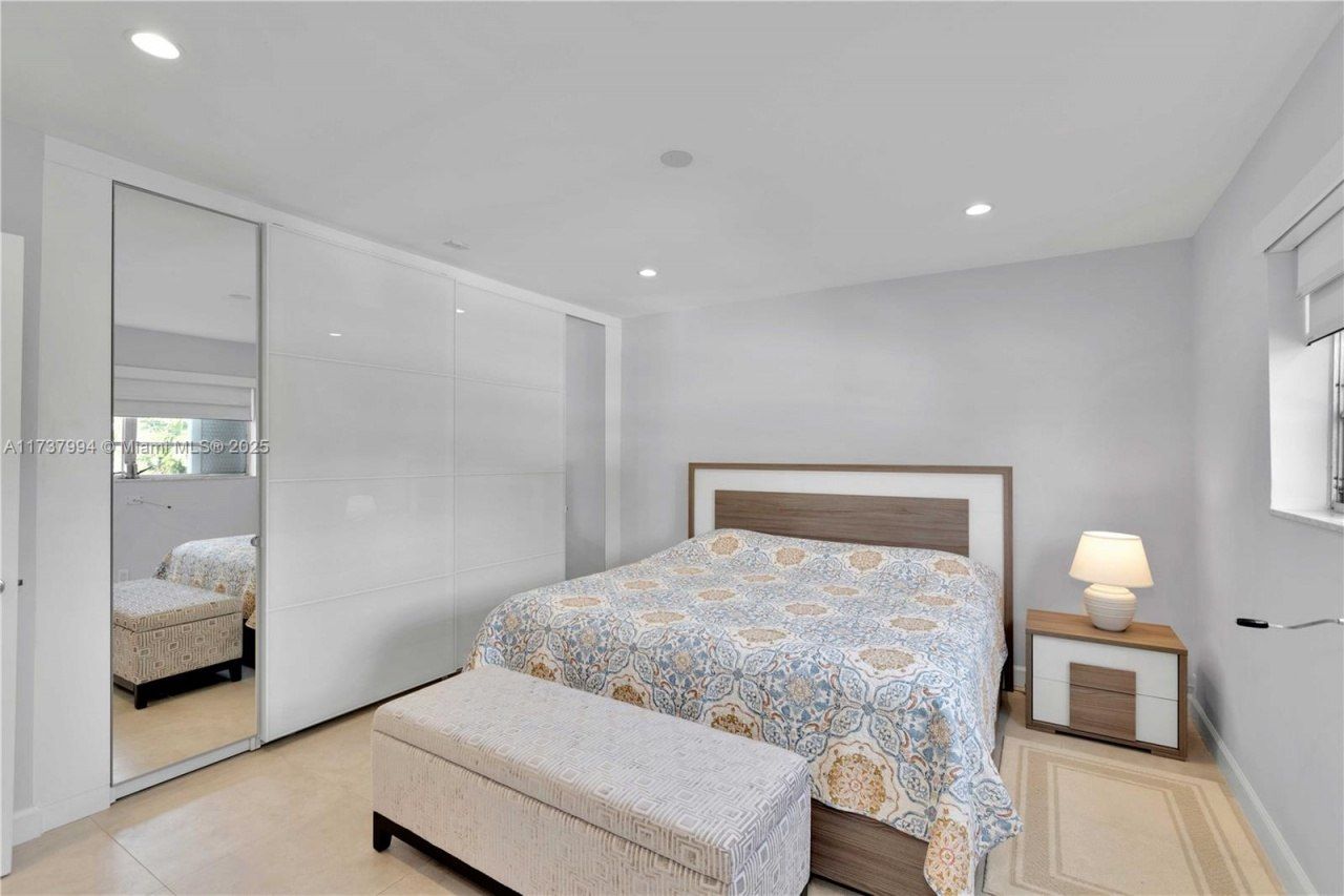 2340 NE 9th St, Unit 209, Fort Lauderdale, FL 33304 Photo