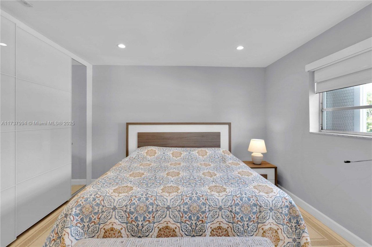 2340 NE 9th St, Unit 209, Fort Lauderdale, FL 33304 Photo