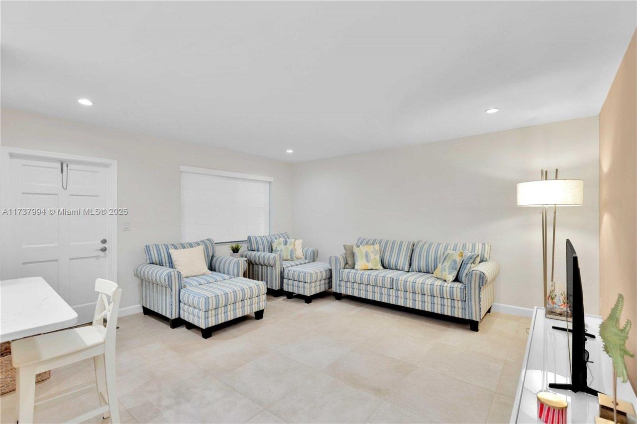 2340 NE 9th St, Unit 209, Fort Lauderdale, FL 33304 Photo