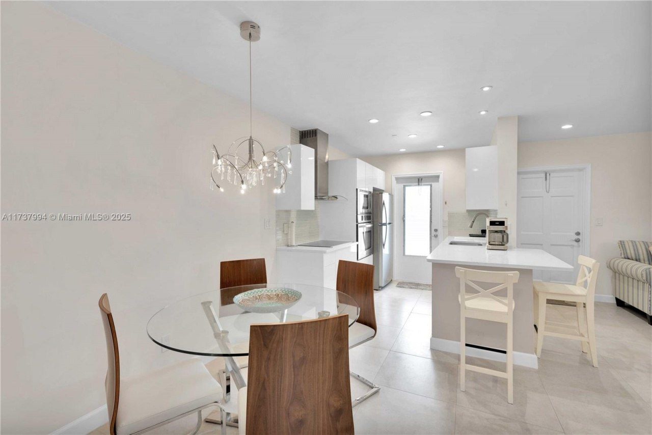 2340 NE 9th St, Unit 209, Fort Lauderdale, FL 33304 Photo