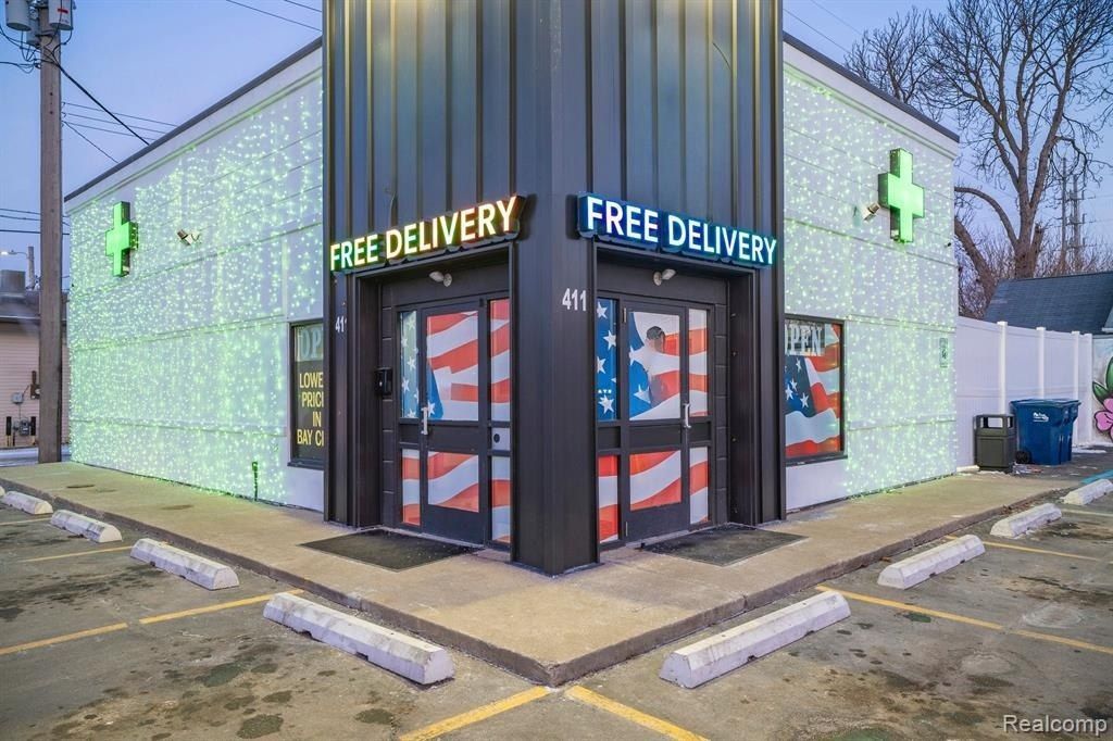 411 Lafayette Avenue, Bay City, MI 48708 Main Photo