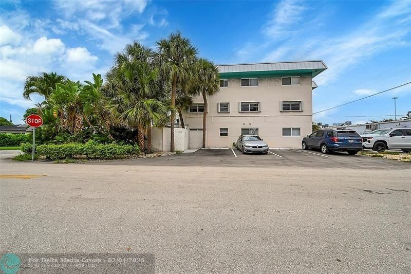 2715 NE 49th Street, Unit 208, Fort Lauderdale, FL 33308 Photo