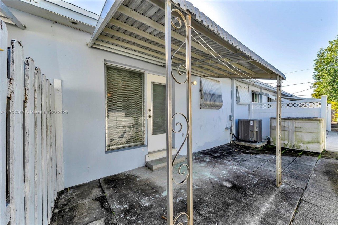 2300 Jackson St, Unit 10, Hollywood, FL 33020 Photo