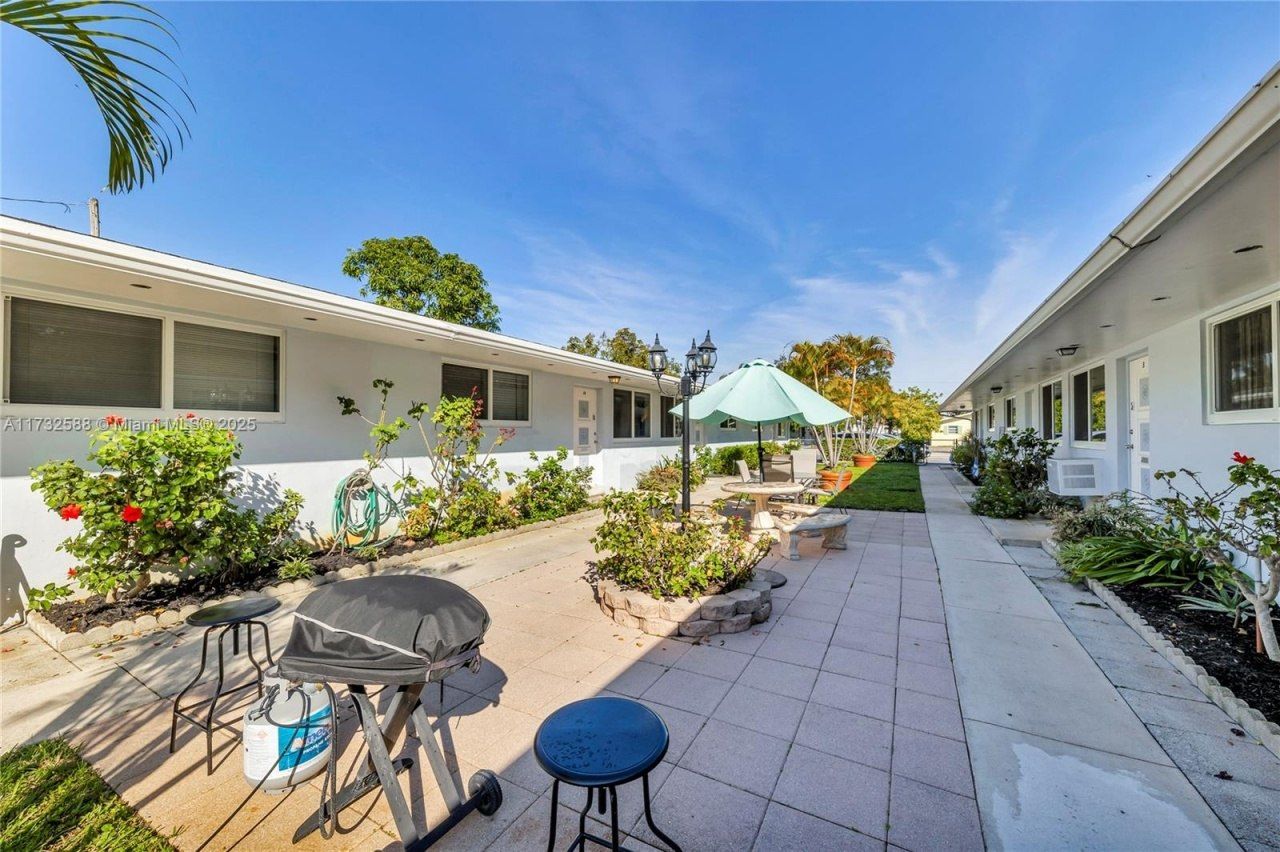 2300 Jackson St, Unit 10, Hollywood, FL 33020 Photo