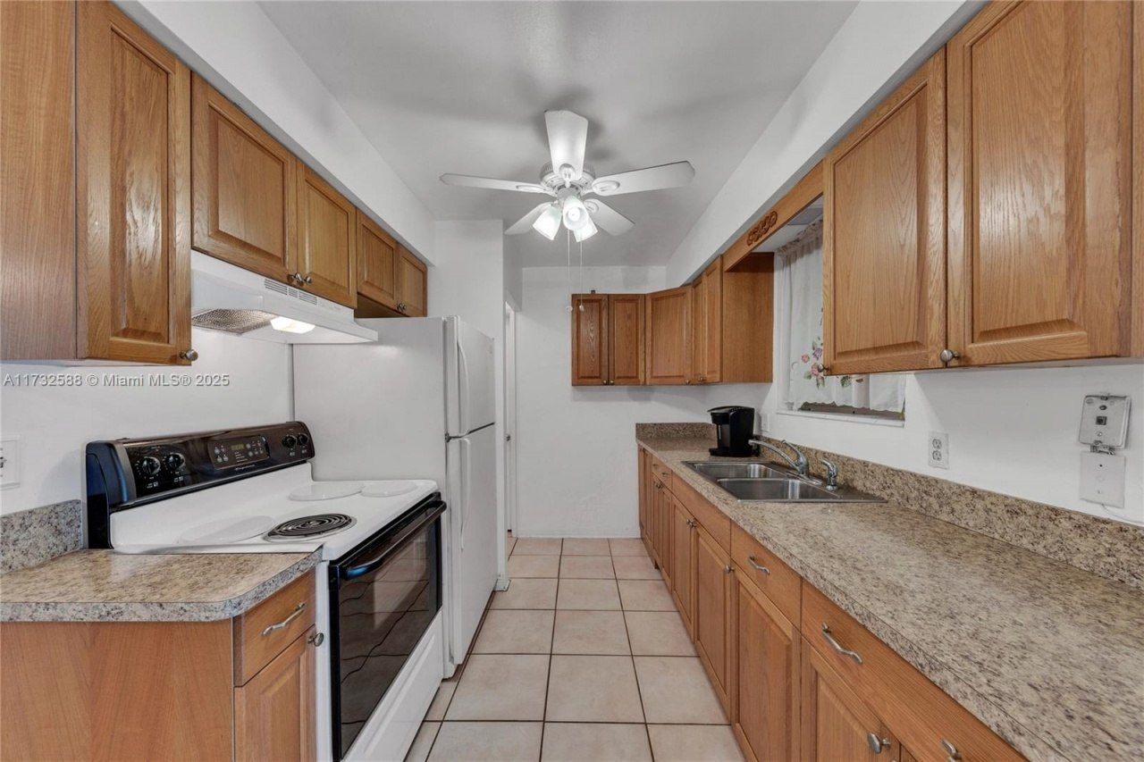 2300 Jackson St, Unit 10, Hollywood, FL 33020 Photo