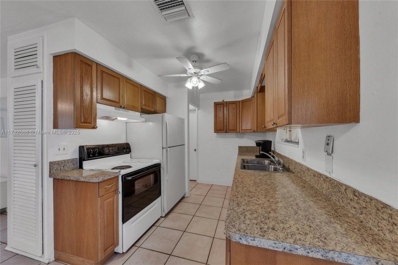 2300 Jackson St, Unit 10, Hollywood, FL 33020 Photo