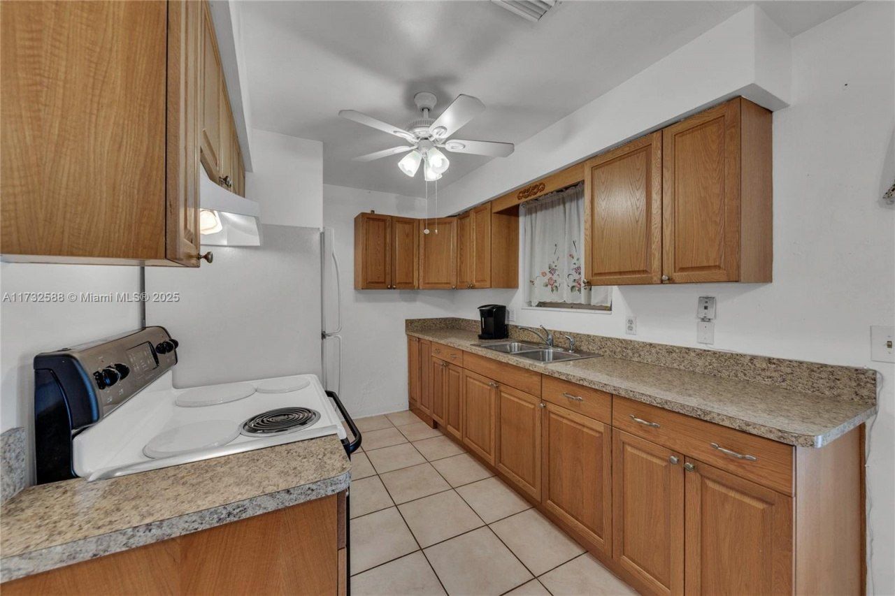 2300 Jackson St, Unit 10, Hollywood, FL 33020 Photo