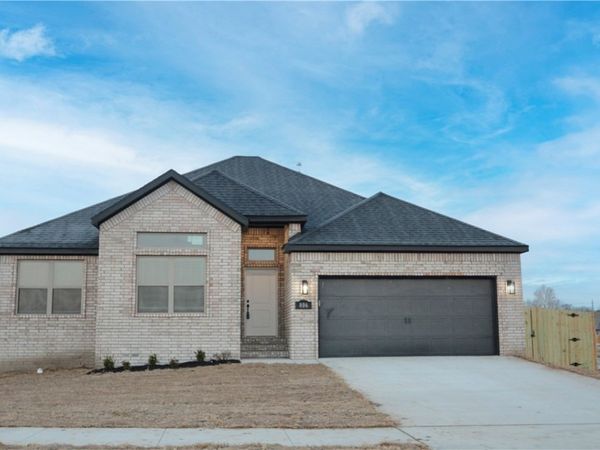 806 W Ramsey Drive, Siloam Springs, AR 72761