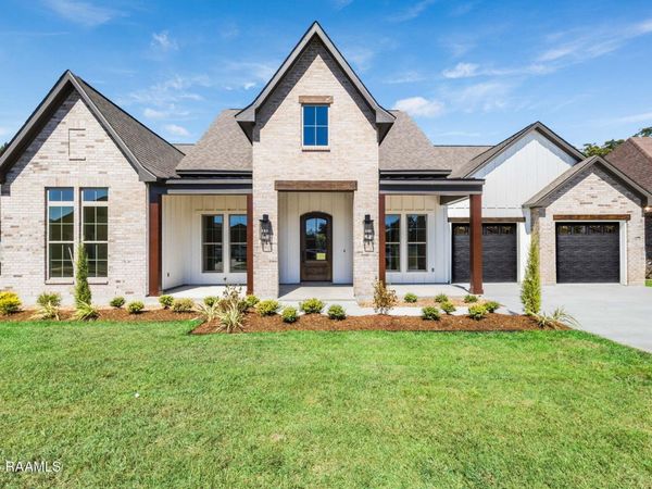 102 Henry James Court, Youngsville, LA 70592