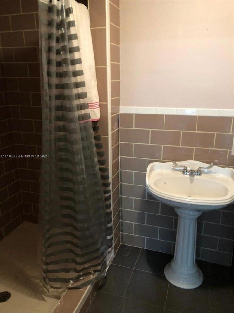 1751 W 38th Pl, Unit 1004A, Hialeah, FL 33012 Photo