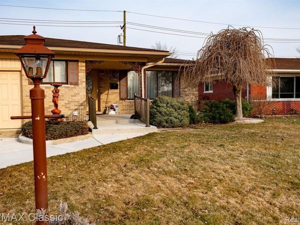 34398 GREENTREES Road, Sterling Heights, MI 48312