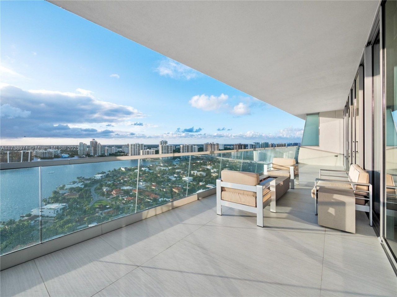 18501 Collins Ave, Unit 2704, Sunny Isles Beach, FL 33160 Photo