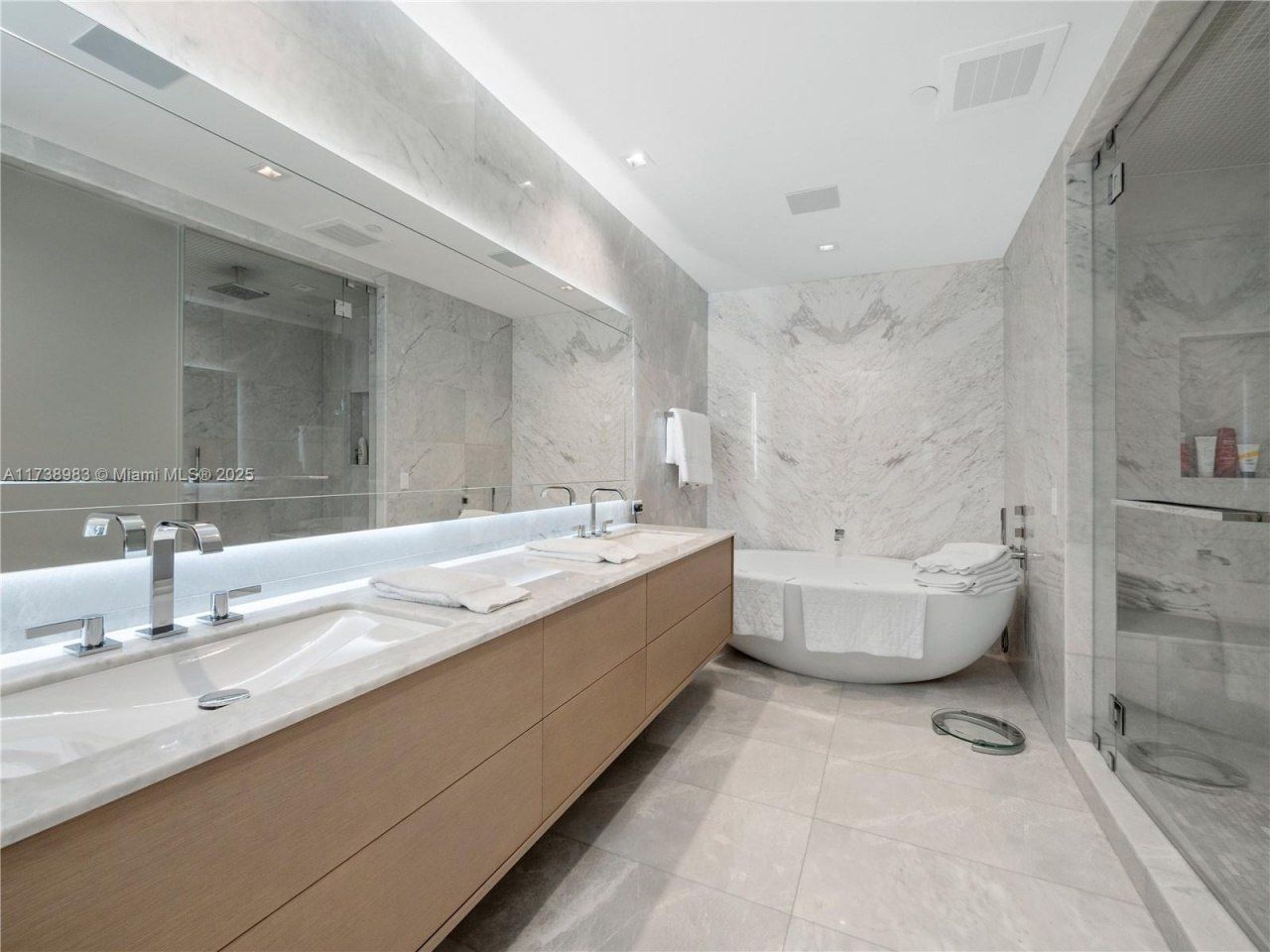 18501 Collins Ave, Unit 2704, Sunny Isles Beach, FL 33160 Photo