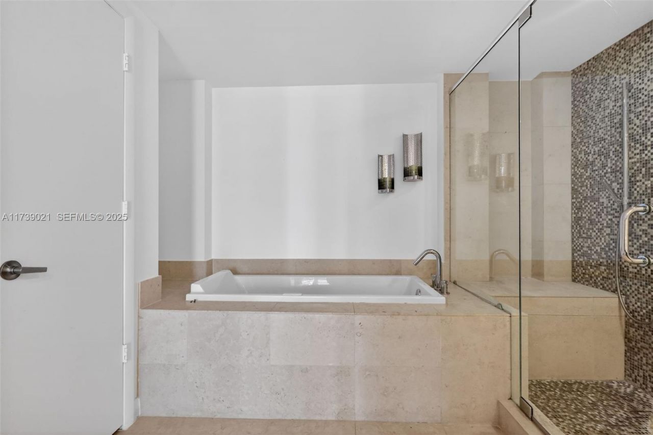 485 Brickell Ave, Unit 4402, Miami, FL 33131 Photo