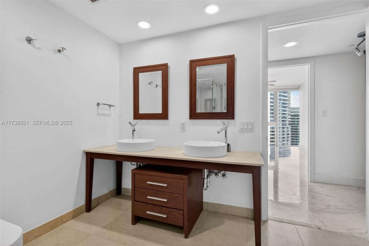 485 Brickell Ave, Unit 4402, Miami, FL 33131 Photo