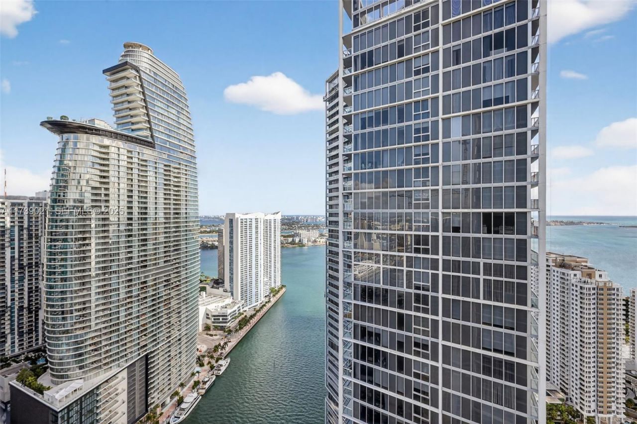 485 Brickell Ave, Unit 4402, Miami, FL 33131 Photo
