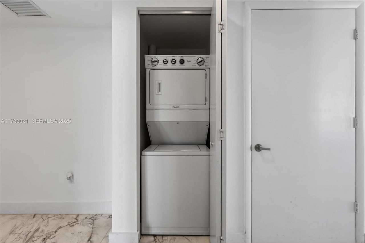 485 Brickell Ave, Unit 4402, Miami, FL 33131 Photo