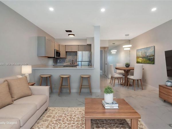 820 SW 11th Ave, Unit 14B, Hallandale Beach, FL 33009