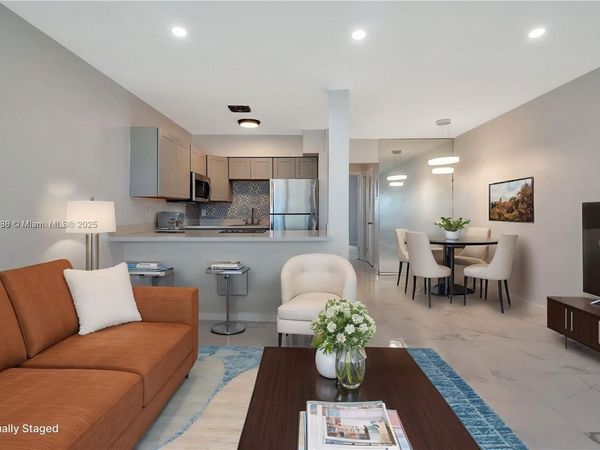 820 SW 11th Ave, Unit 14B, Hallandale Beach, FL 33009