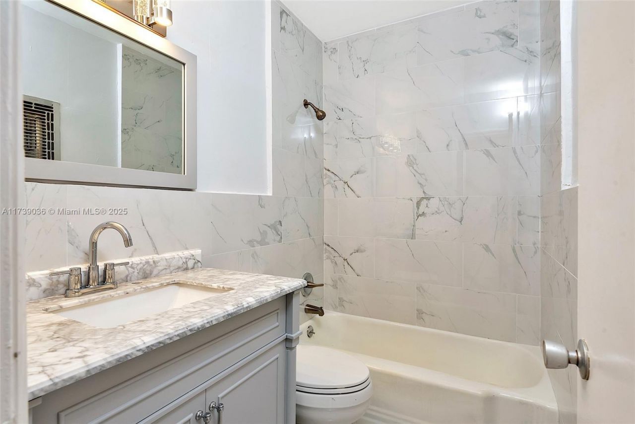 820 SW 11th Ave, Unit 14B, Hallandale Beach, FL 33009 Photo