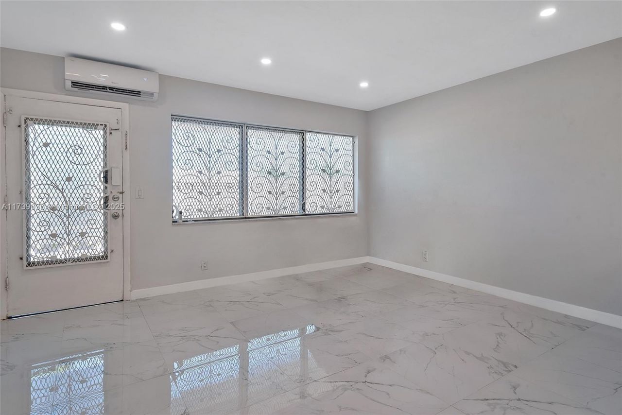 820 SW 11th Ave, Unit 14B, Hallandale Beach, FL 33009 Photo