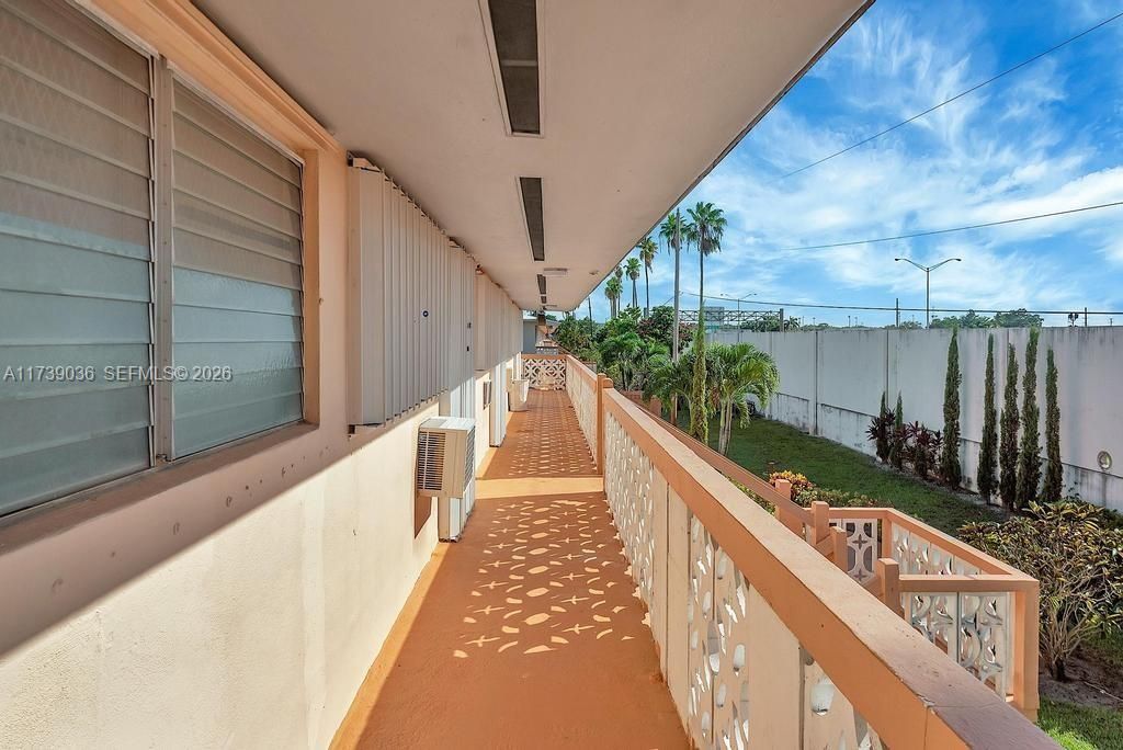 820 SW 11th Ave, Unit 14B, Hallandale Beach, FL 33009 Photo