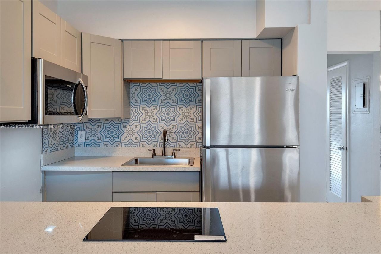 820 SW 11th Ave, Unit 14B, Hallandale Beach, FL 33009 Photo