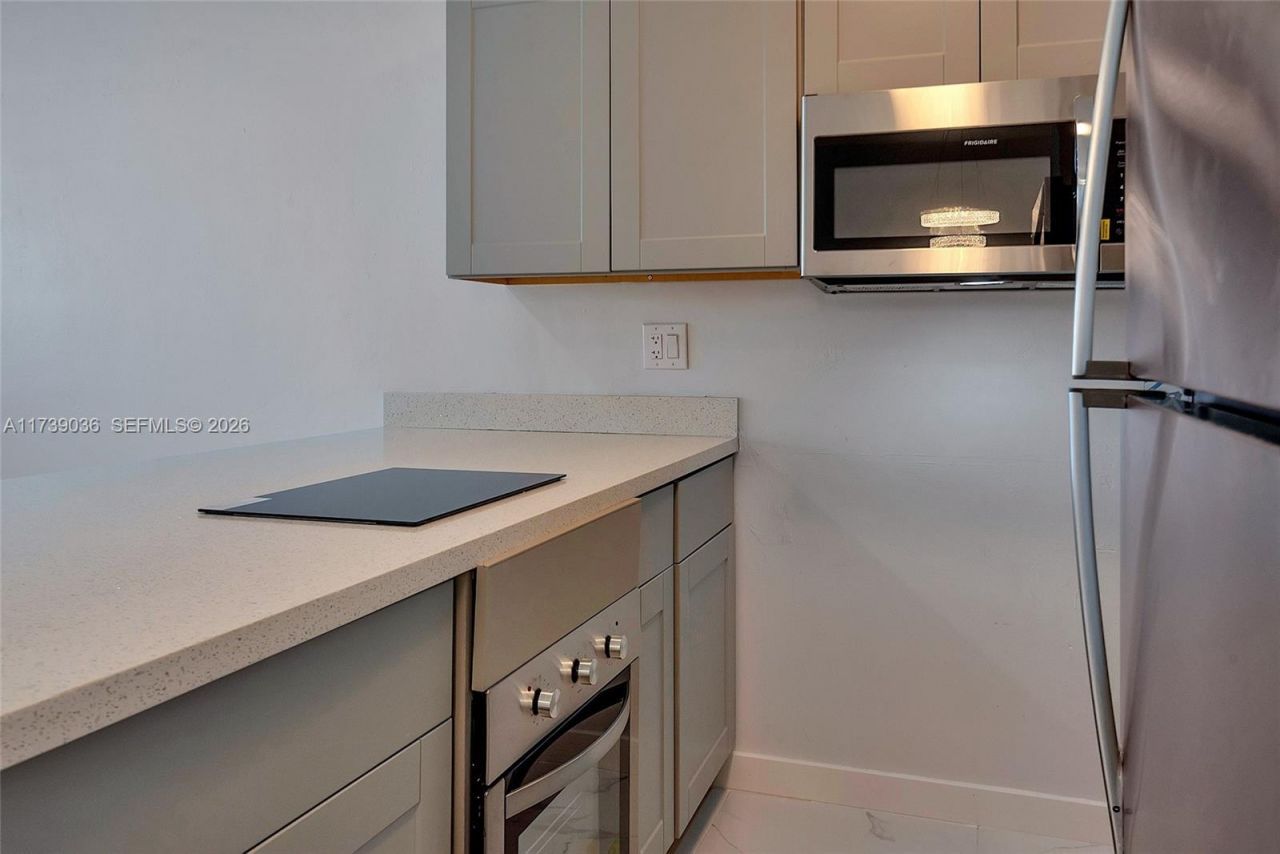 820 SW 11th Ave, Unit 14B, Hallandale Beach, FL 33009 Photo