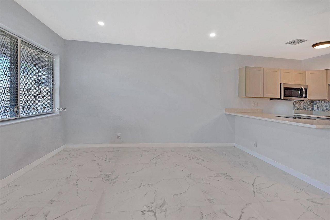 820 SW 11th Ave, Unit 14B, Hallandale Beach, FL 33009 Photo