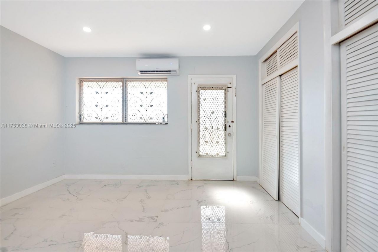 820 SW 11th Ave, Unit 14B, Hallandale Beach, FL 33009 Photo