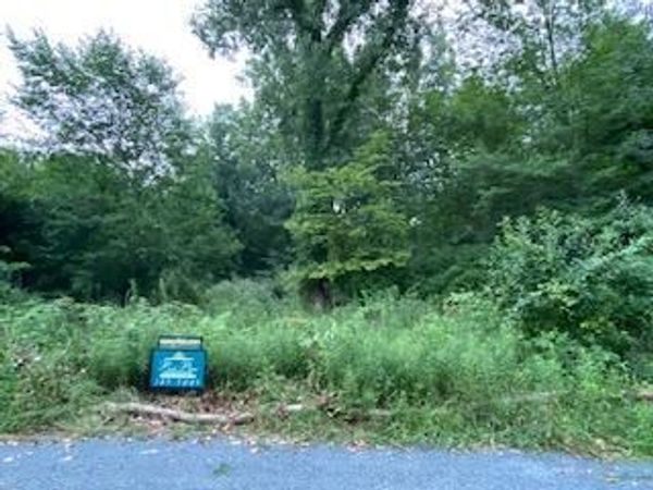 48681 Valley Ct Court, Paw Paw, MI 49079