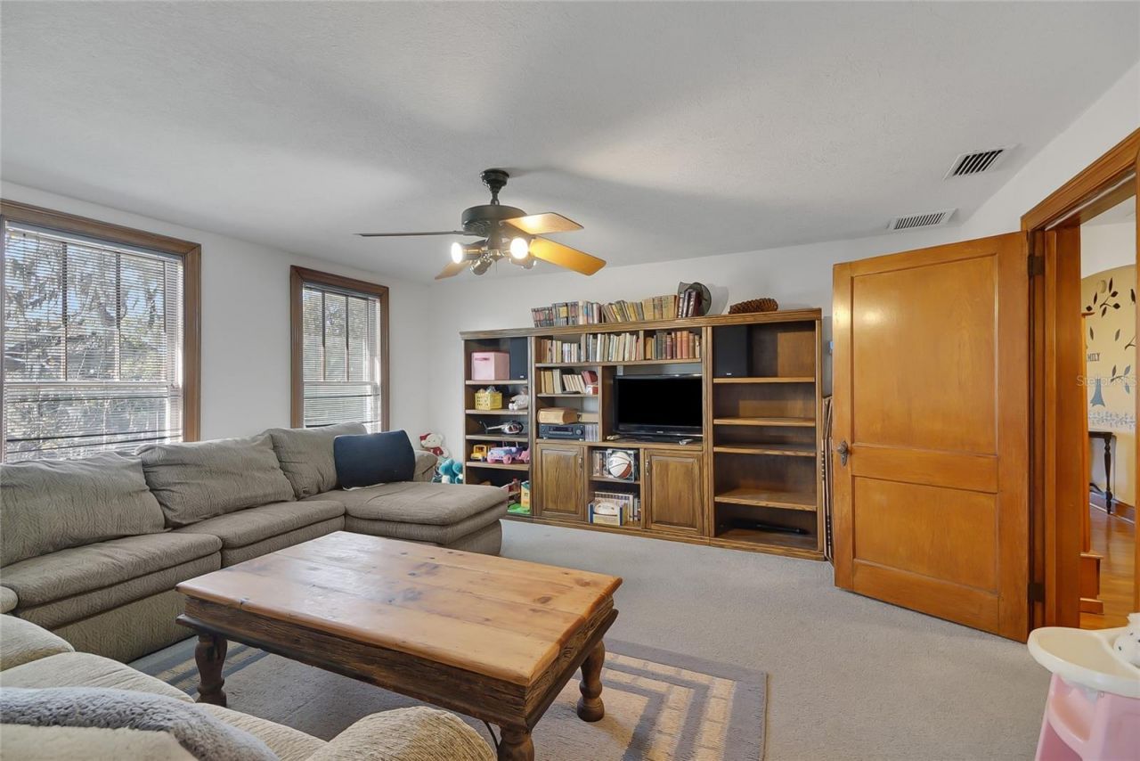 9210 County Road 48, Yalaha, FL 34797 Photo