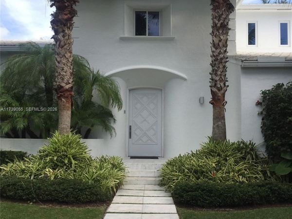 5763 N Bay Rd, Miami Beach, FL 33140