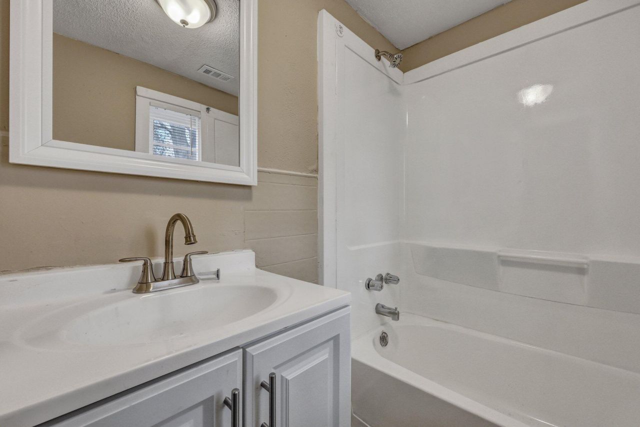 1984 Hugo Avenue Photo 21