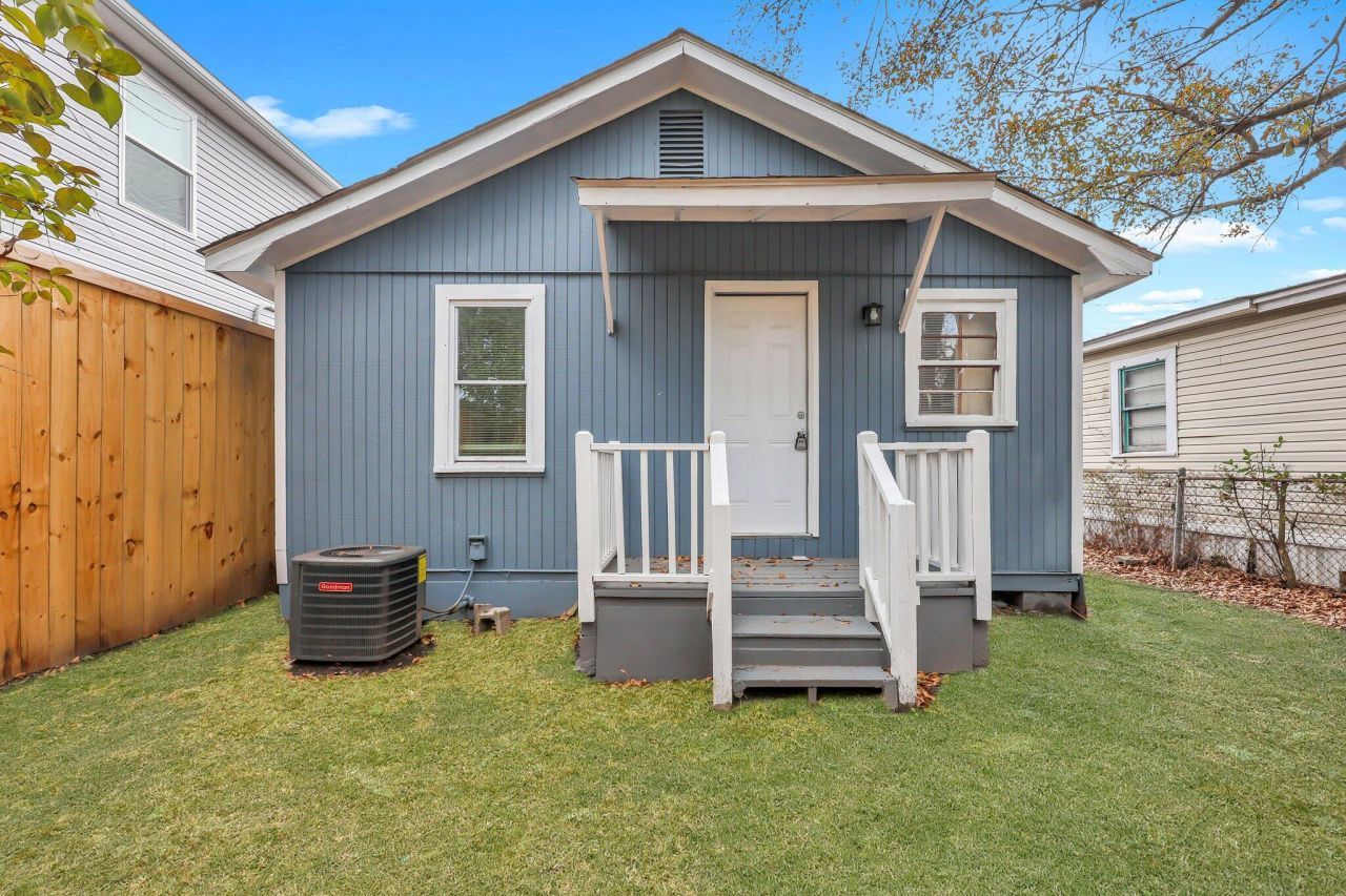 1984 Hugo Avenue Photo 22