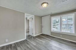 1984 Hugo Avenue photo 4