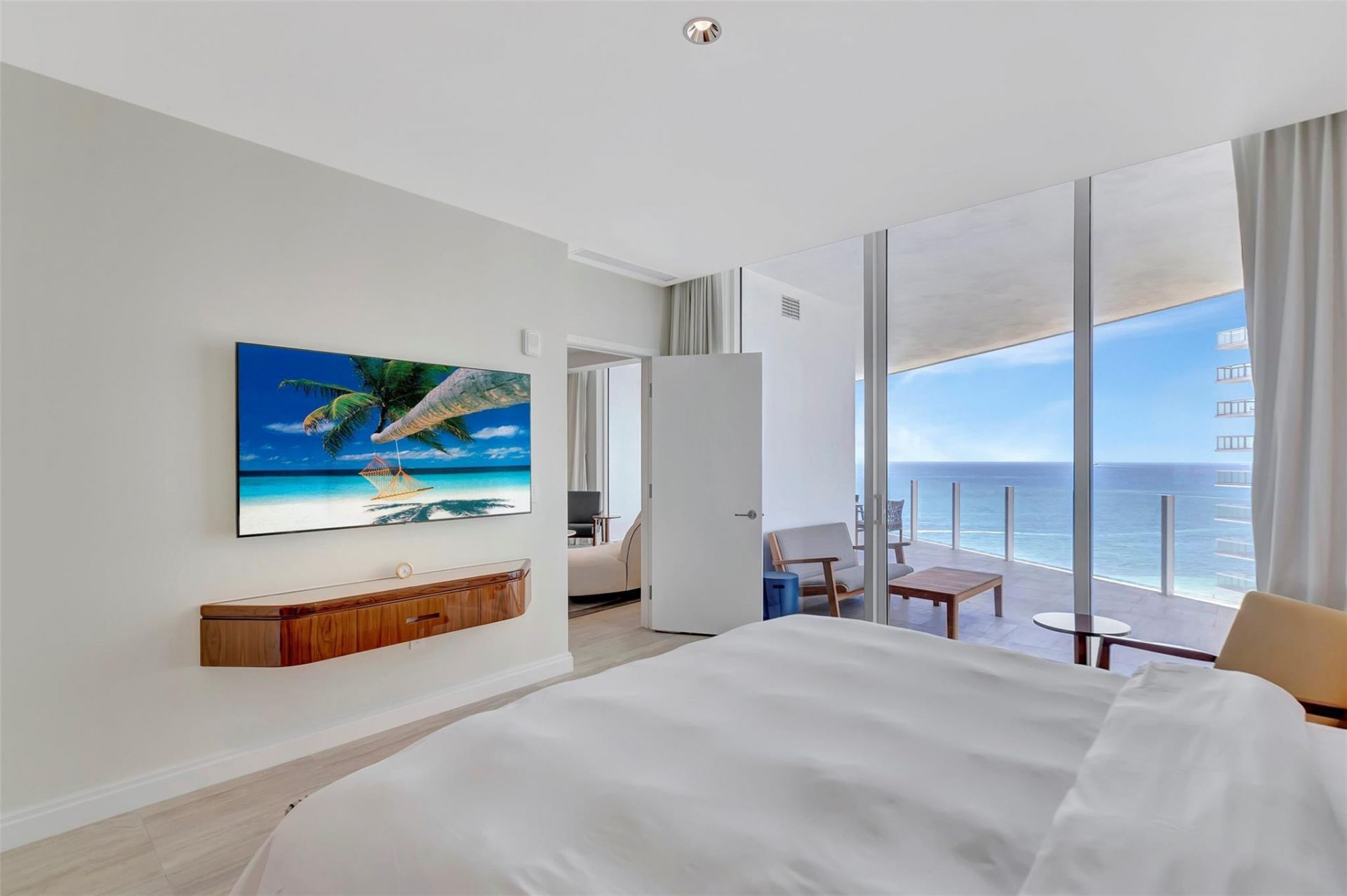 525 N Fort Lauderdale Beach Boulevard, Unit 1607, Fort Lauderdale, FL 33304 Photo