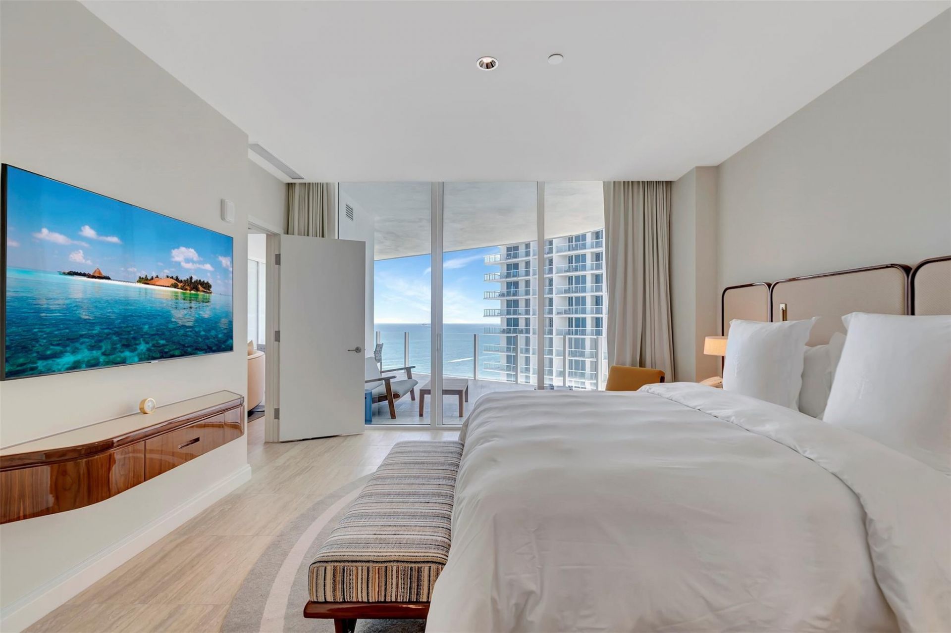 525 N Fort Lauderdale Beach Boulevard, Unit 1607, Fort Lauderdale, FL 33304 Photo