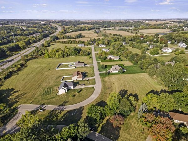 2623 ANNA ELIZABETH LN, Muscatine, IA 52761