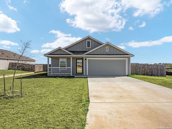 439 AGAVE CIR, Jourdanton, TX 78026