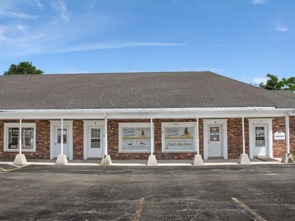 8700 W 95TH Street, Hickory Hills, IL 60457