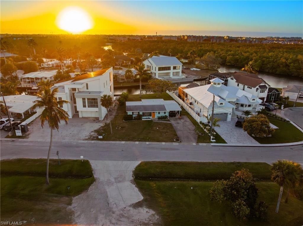 1796 Holiday Ln, Naples, FL 34104 Photo