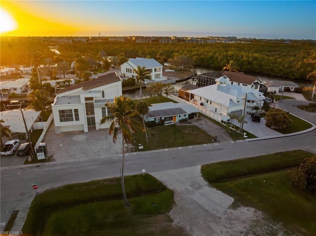 1796 Holiday Ln, Naples, FL 34104 Photo