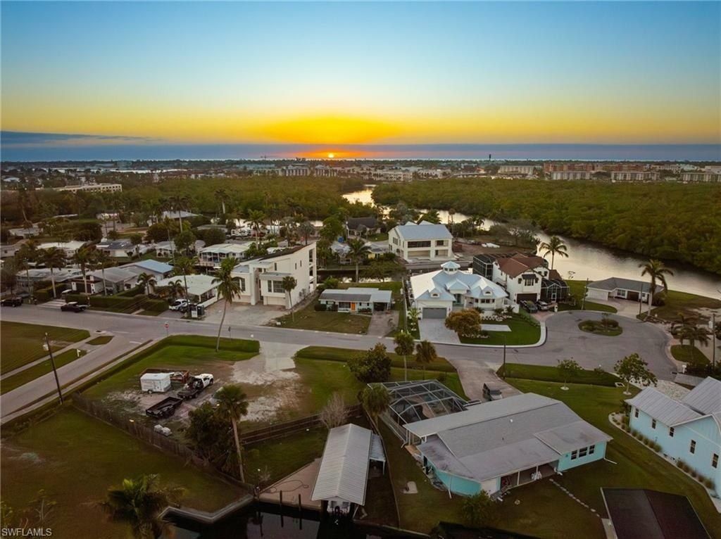 1796 Holiday Ln, Naples, FL 34104 Photo