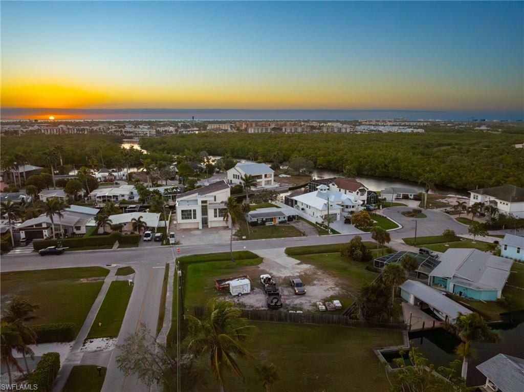 1796 Holiday Ln, Naples, FL 34104 Photo